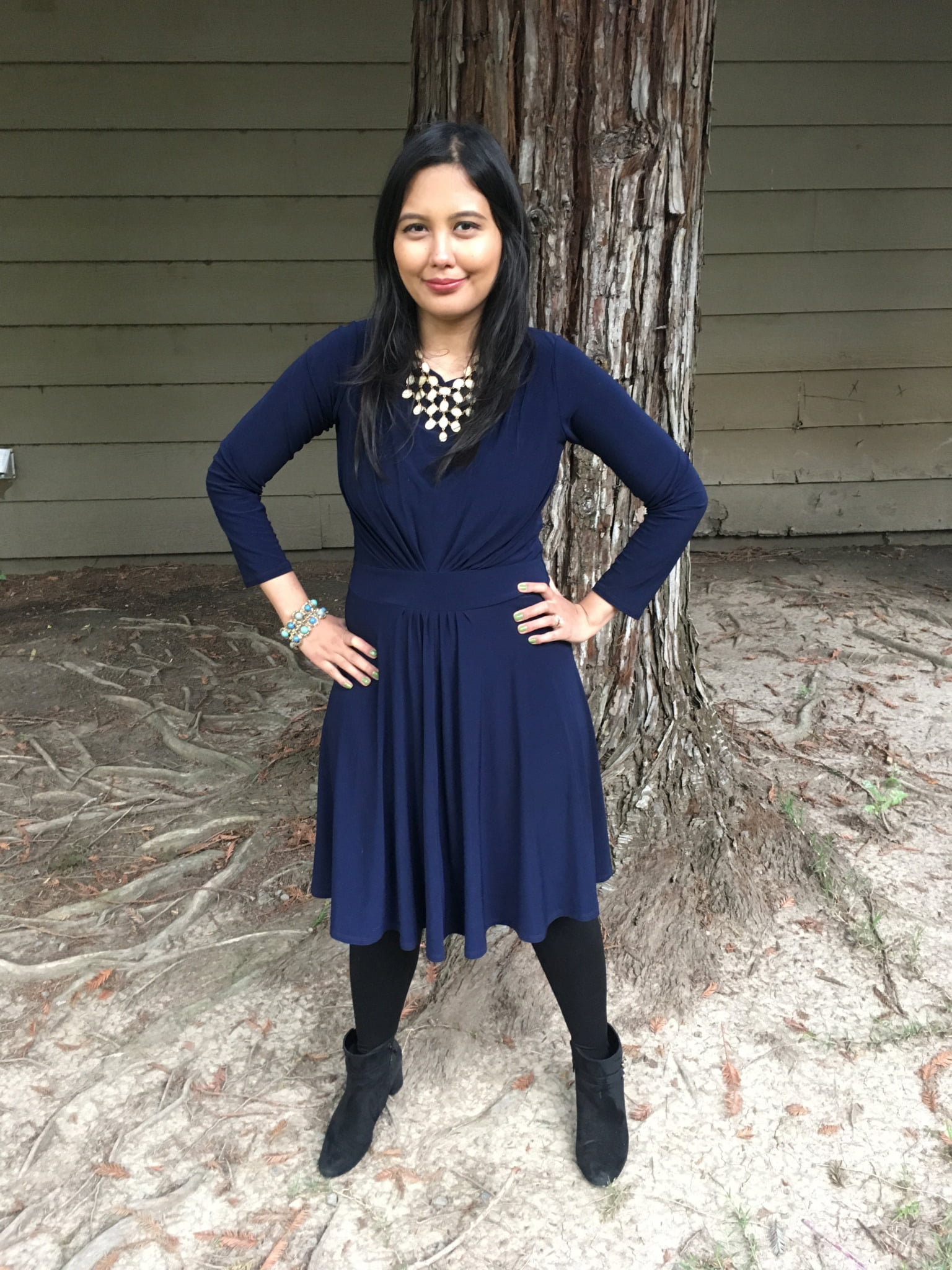 styling-a-navy-blue-wrap-dress-hannah-on-horizon