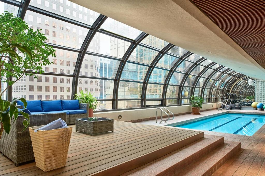 Indoor pool in Metropolitan Hotel Vancouver